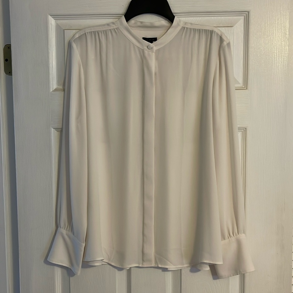 Women’s Ann Taylor Winter White Blouse sz L